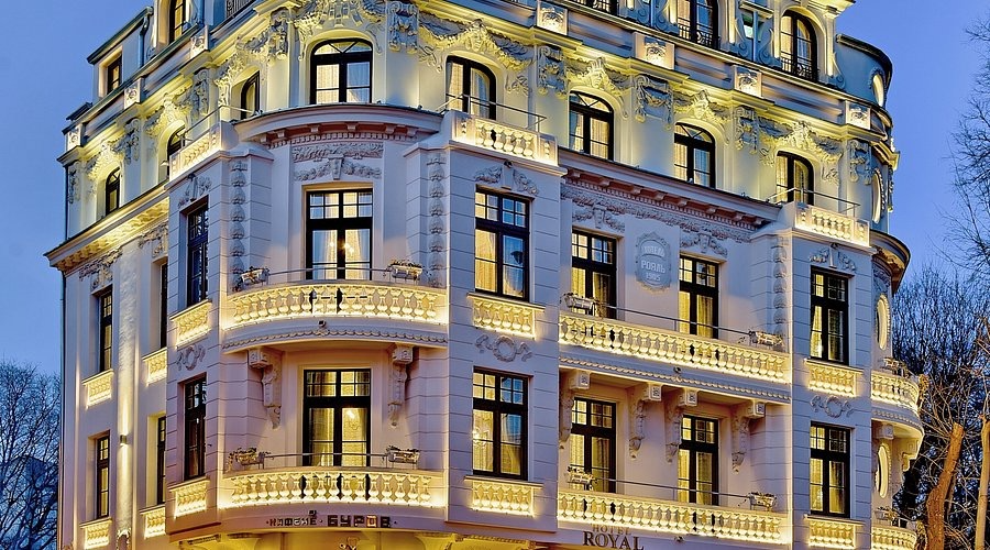 Luxury Hotel Campaign - Full-scale marketing strategy